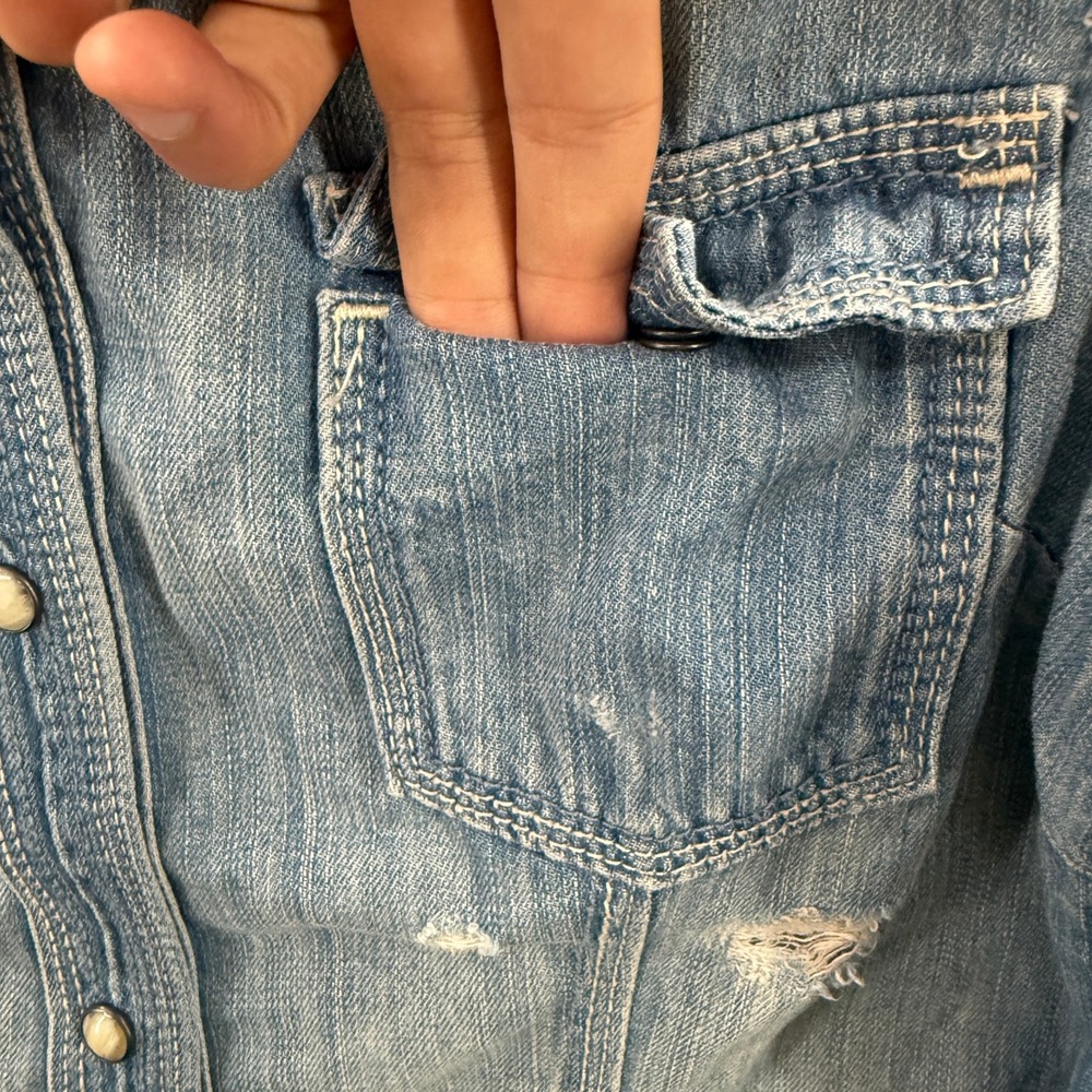 Cult of Individuality Shirt Women M Blue Denim Distressed Western Pearl Snap - Picture 3 of 10